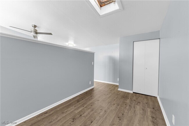 Foto del edificio - 1041 W 10th St