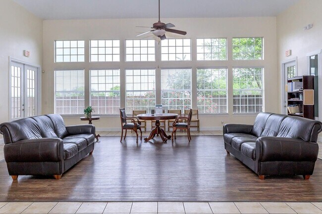 Foto del edificio - 9257 Somerset Rd