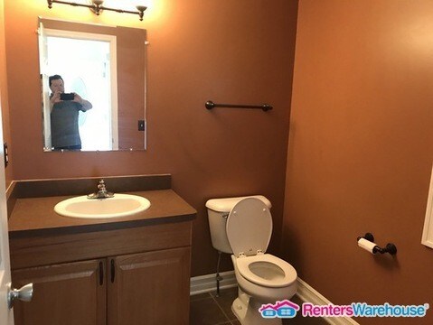 Building Photo - Move in ready 3bed 2.5 bath