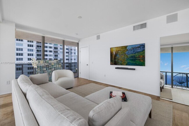 Building Photo - 5875 Collins Ave