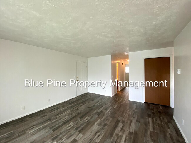Building Photo - 672 Foster Dr