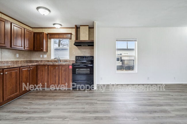 Building Photo - 111 S Cedar Dr