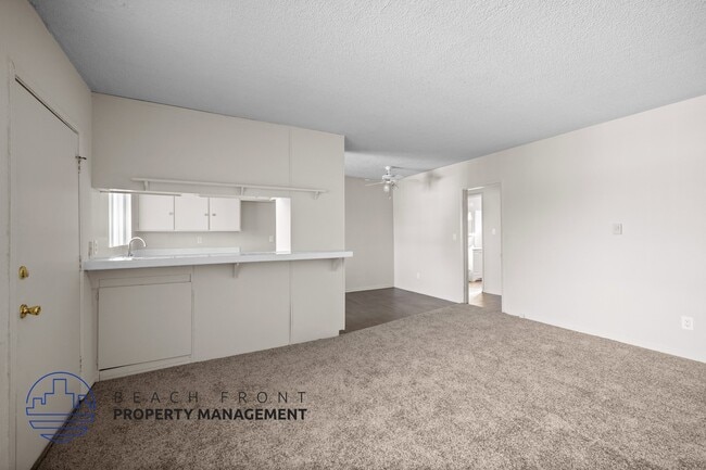 Building Photo - 709 N. Inglewood Ave.