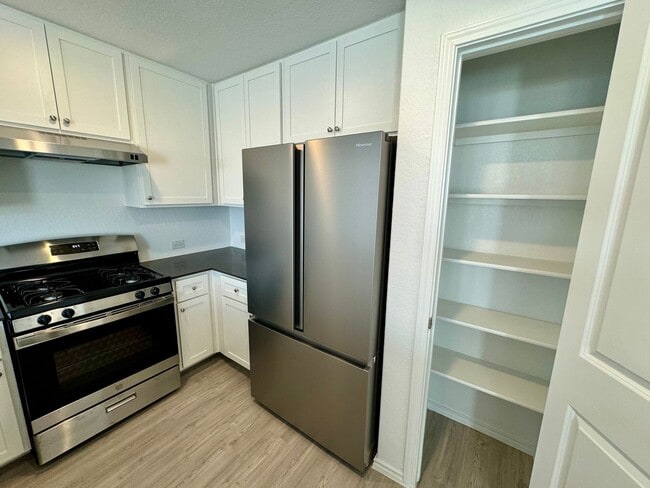 Building Photo - Modern 4-Bedroom Home with Community Pool ...