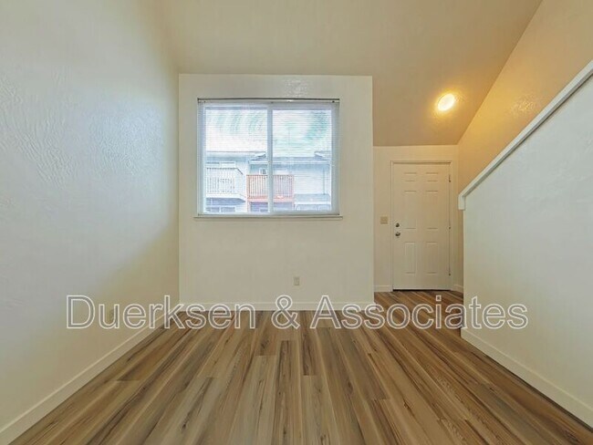 Building Photo - 2507 SW Pickford St