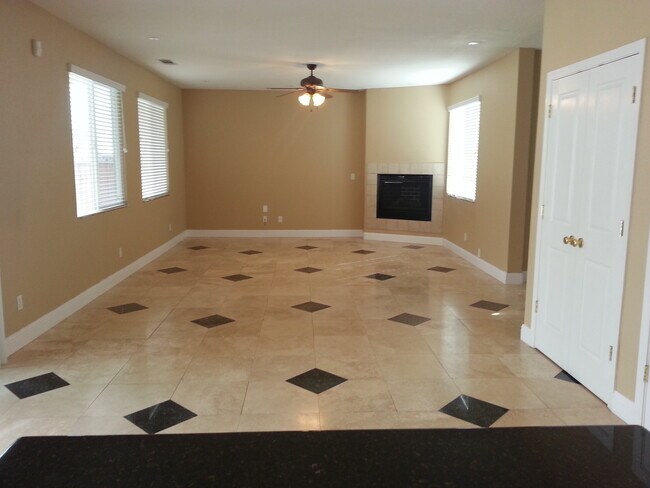 Foto del edificio - Lovely 5 bedroom Antioch Home