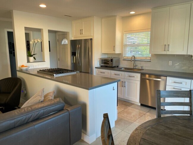 Foto del edificio - Poway: 4bd/2ba+ Attchd Gar - Single Level