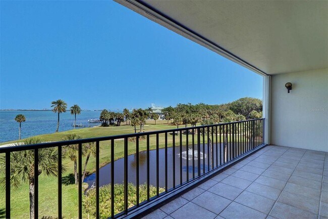 Foto del edificio - 50 Coe Rd