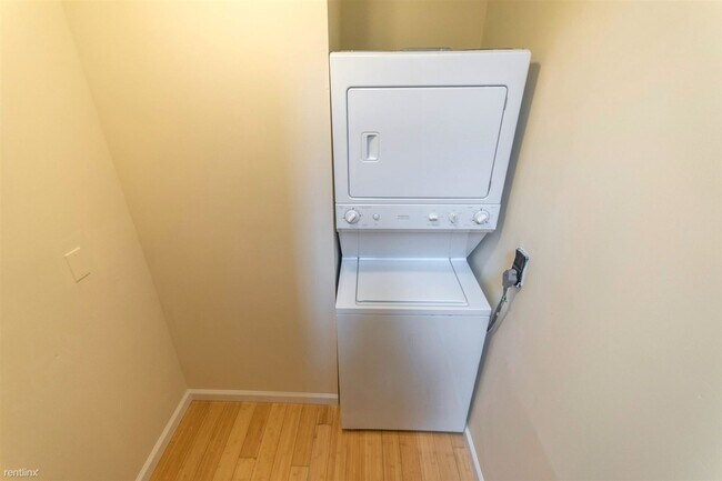 Foto del edificio - 1 br, 1 bath Triplex - 1616 WILLINGTON ST ...