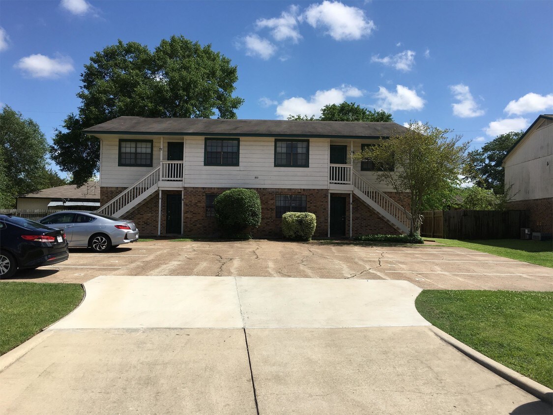 Primary Photo - 800 Navarro Dr