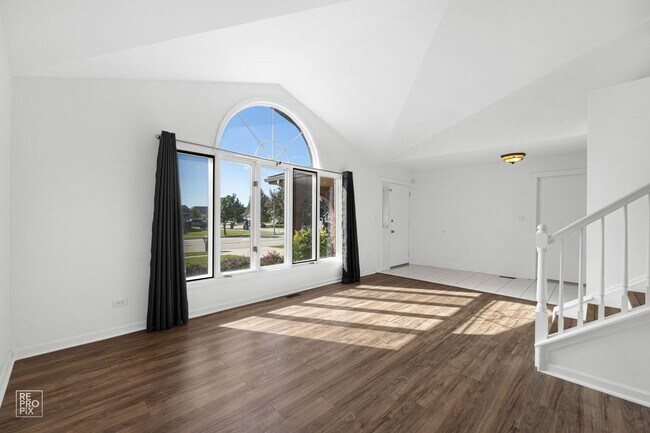 Foto del edificio - 501 Edgewater Dr