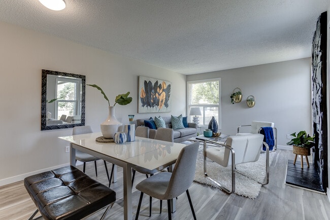 Photo du bâtiment - 7032 Mill Woods Rd S