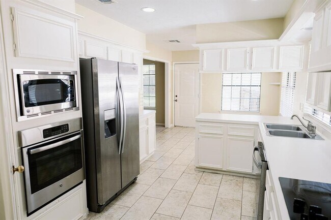 Building Photo - 22526 Wildwood Grove Dr