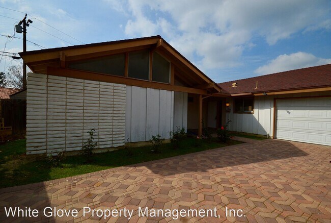 Foto del edificio - 4 br, 2 bath House - 457 Claro Dr.