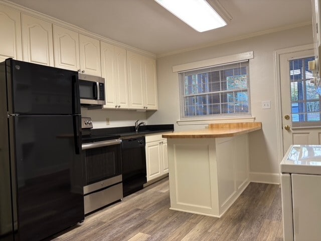 Building Photo - 361 Mills Ave