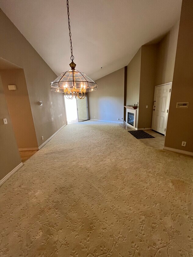 653 Oak Run Trl Unit 312, Oak Park, CA 91377 Condo for Rent in Oak