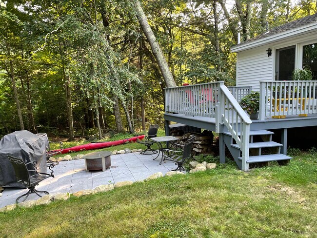 Building Photo - 16 Great Hill Dr