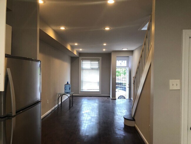 Foto del edificio - 2 Bedroom 1 bathroom with central air town...