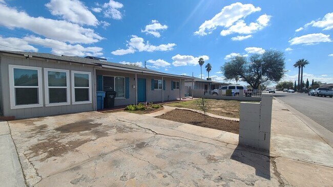 Building Photo - Gorgeous family sized 4 bedroom 2 bath home