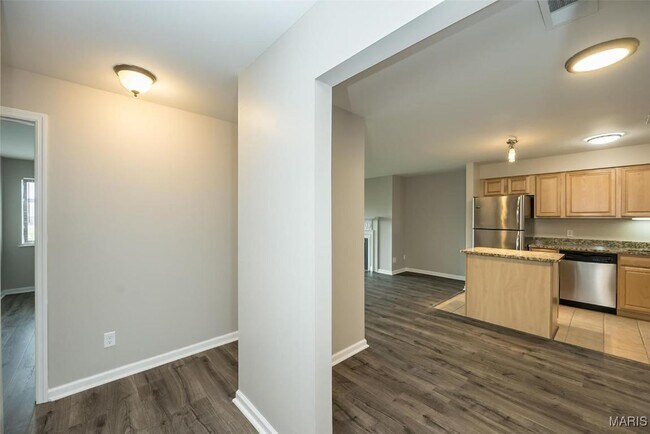 Building Photo - 950 E Rue De La Banque
