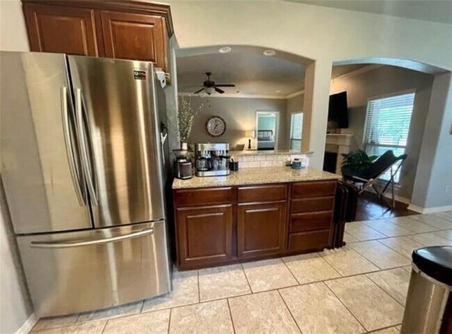 Building Photo - 2864 Vanike Dr