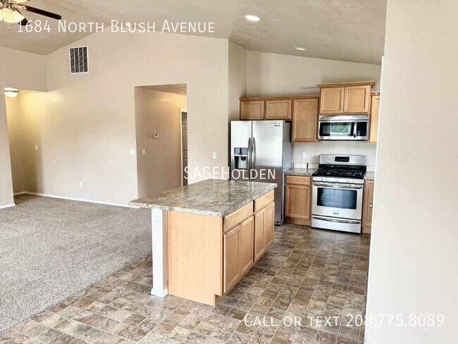 Foto del edificio - 1684 N Blush Ave