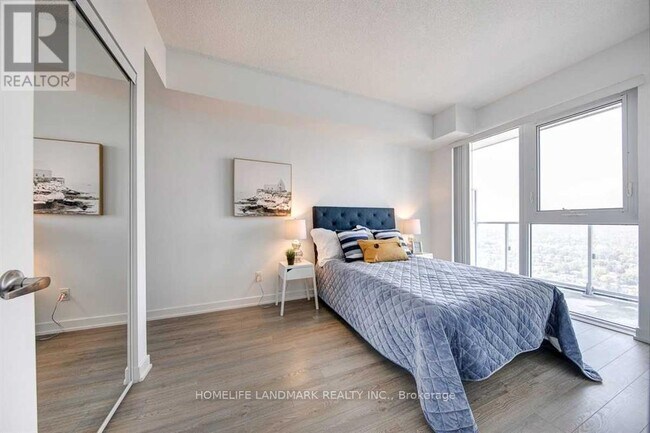 Photo du bâtiment - 5180 Yonge St