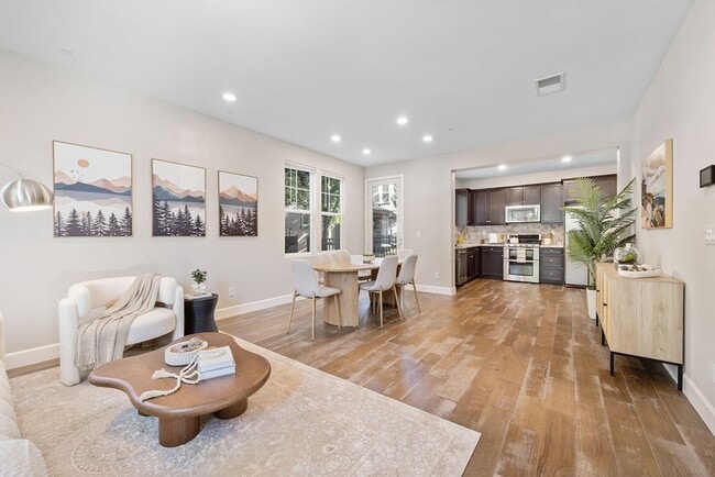 Building Photo - 5Bed/3Ba Home in Quiet Hayward Community w...