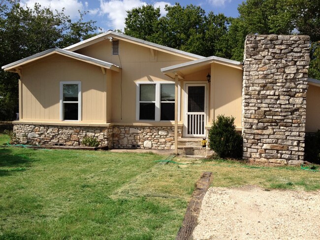 Building Photo - 602 E Sandy Ln