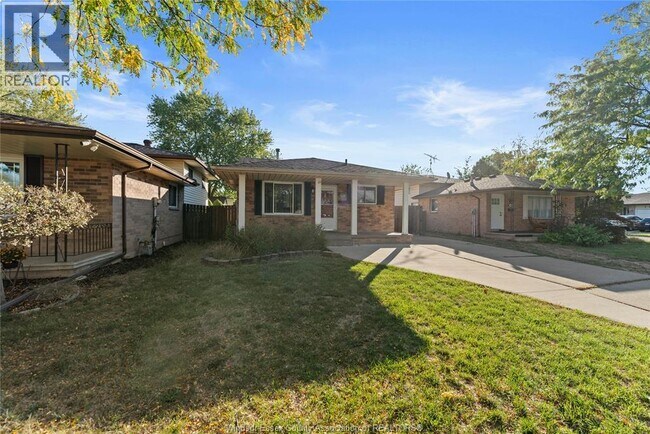 Photo du bâtiment - 1626 Courtland Crescent