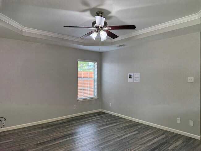Building Photo - Modern property in West Dallas