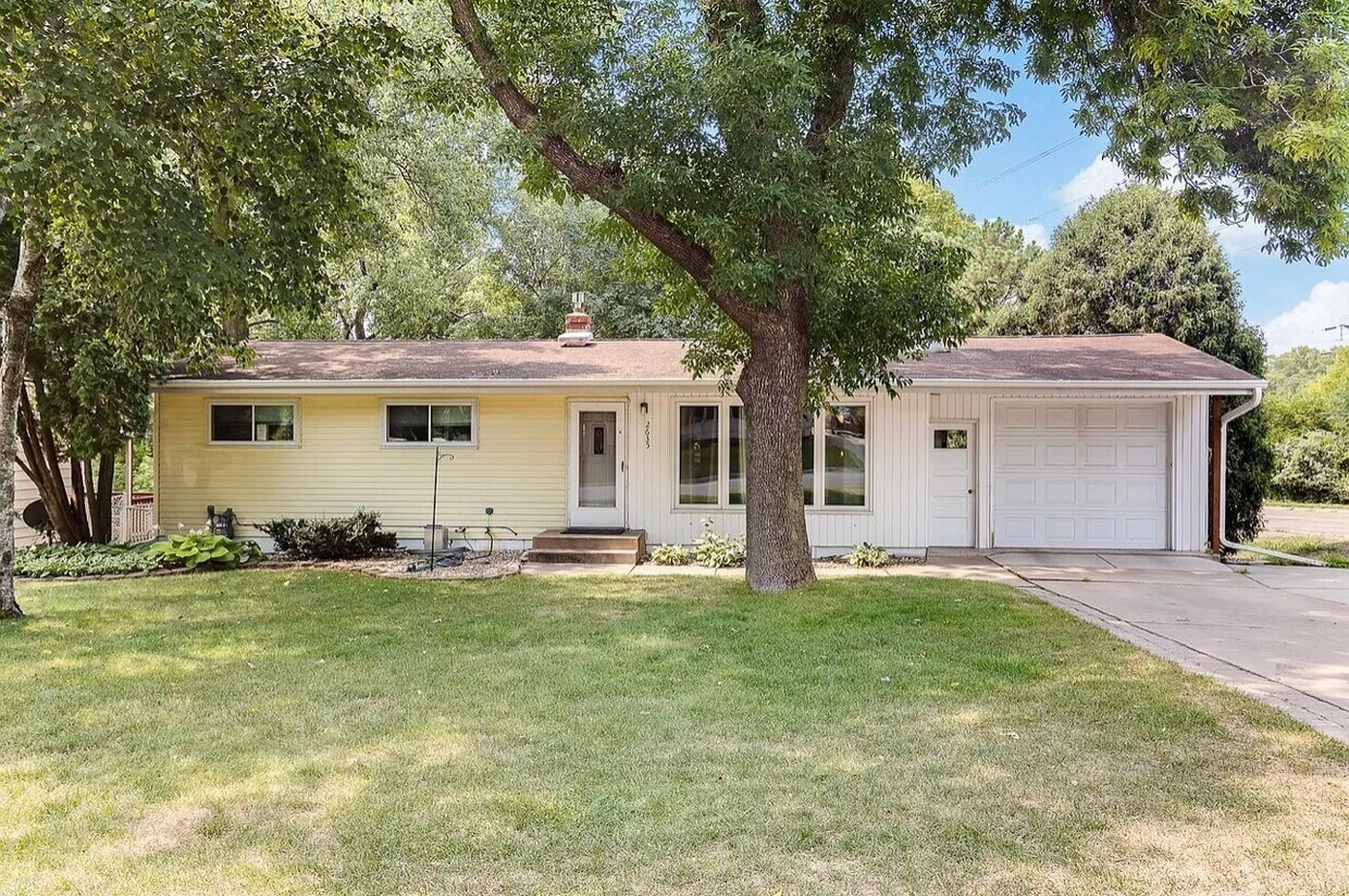 Primary Photo - 2635 Fisk St