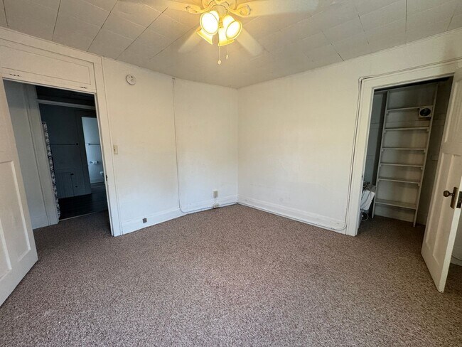 Foto del edificio - 810 W 25th St