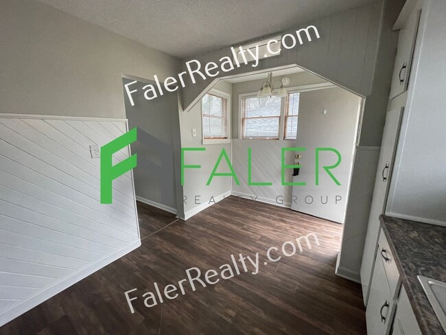 Building Photo - Darling Belmont Bungalow