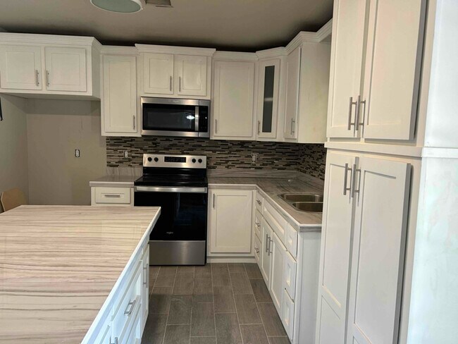 Foto del edificio - 4649 W 19th St