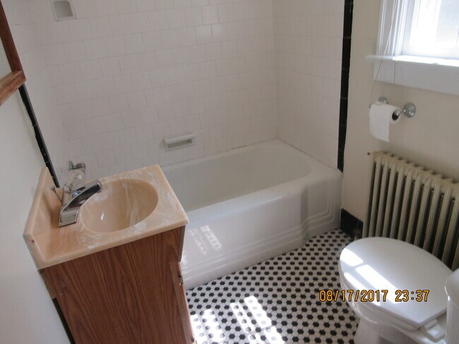 Building Photo - 304 Alderman Rd