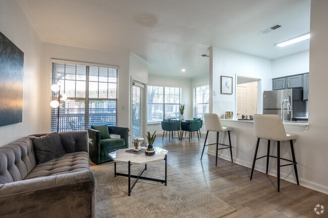 1BR, 1BA - 825SF - Living/Dining Area - The Brixton