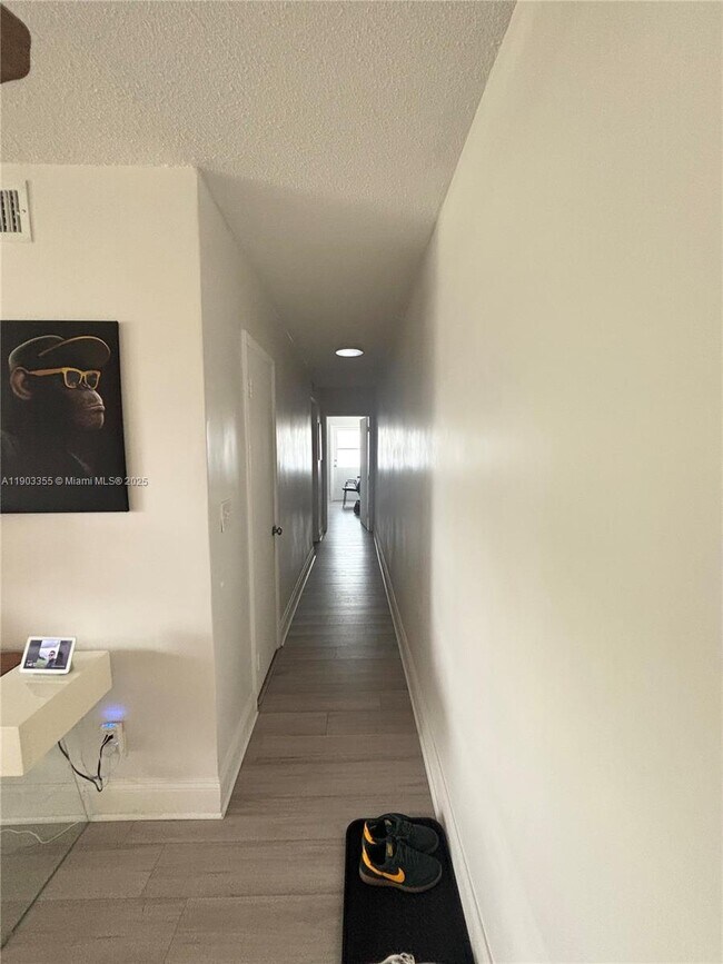 Foto del edificio - 1855 Plunkett St