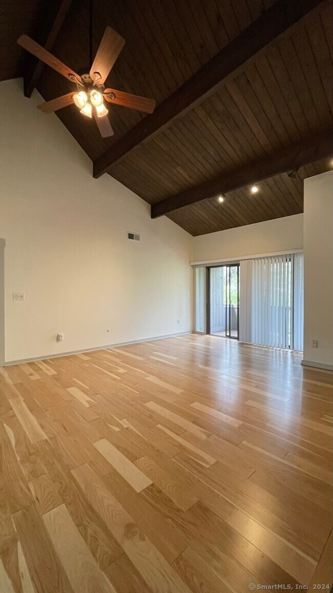 Foto del edificio - 14 Algonquin Ln