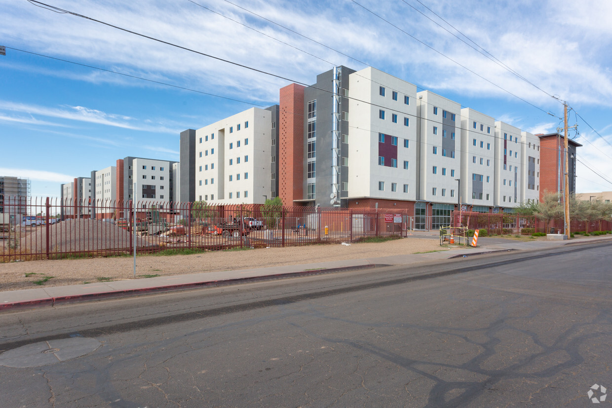 Building Photo - Diamondback Apartments