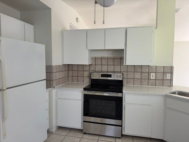 Building Photo - 3/2 Single Family Home in Lehigh Acres for...