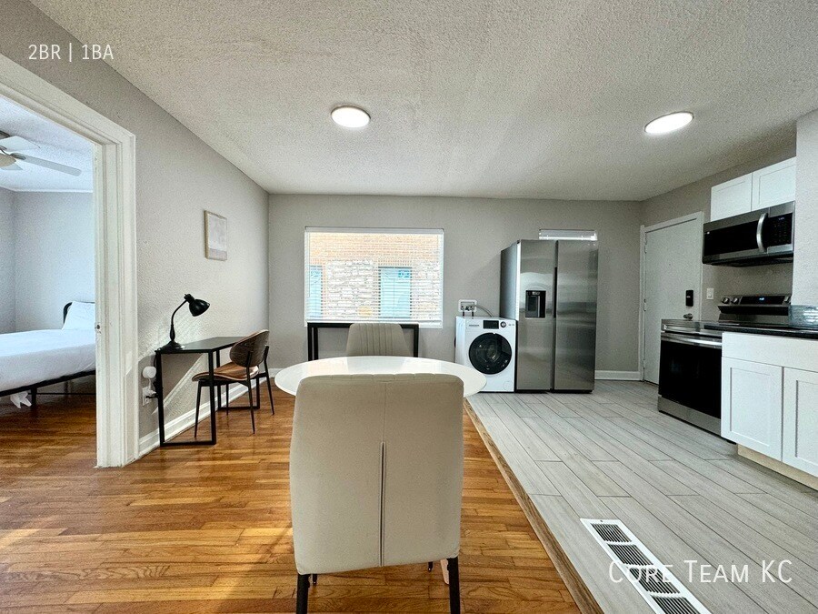 Primary Photo - Roanoke Plaza Large Renovated 2 Bedroom