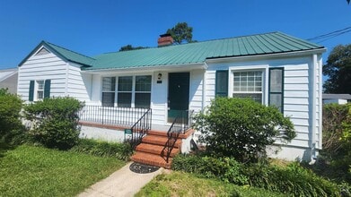 Building Photo - 1211 Sunset Ave