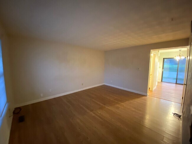 Sala de estar - 1313 W Chestnut St