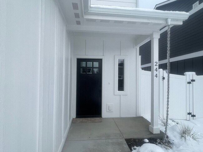 Foto del edificio - Brand New Hayden Townhome