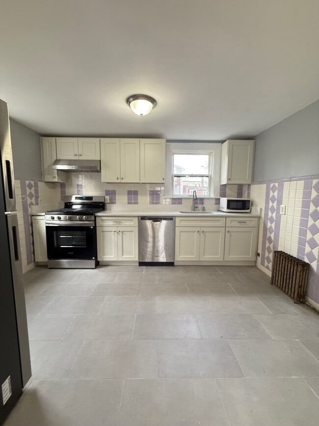 Building Photo - 5 Alcott St