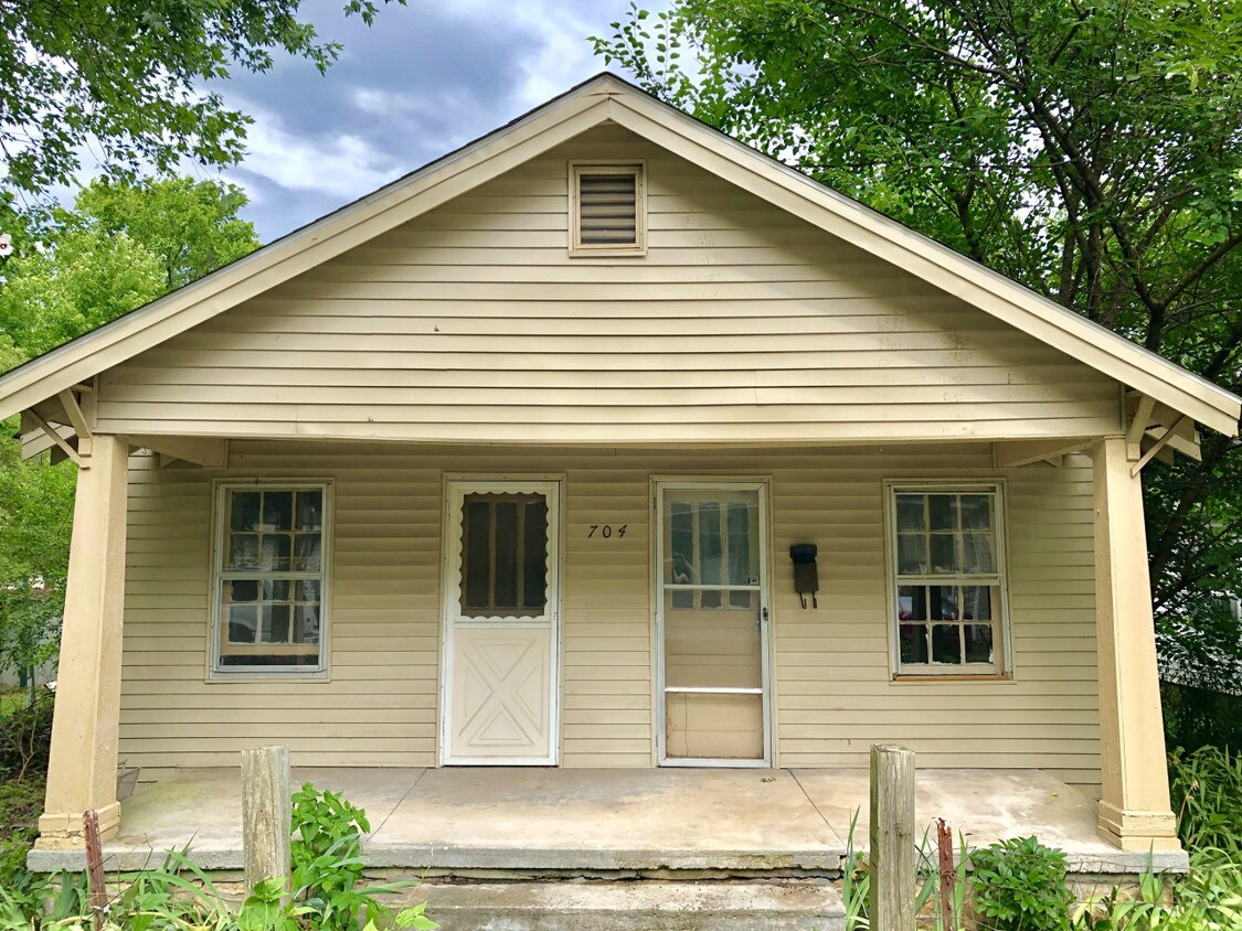 Primary Photo - 704 Derby Dr.