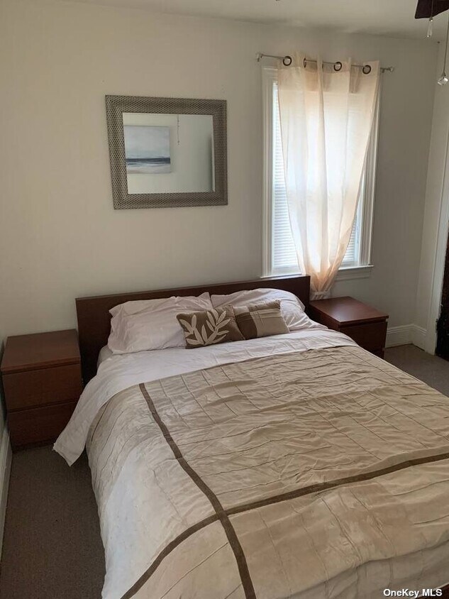 Foto del edificio - 241-11-241143 143rd Ave