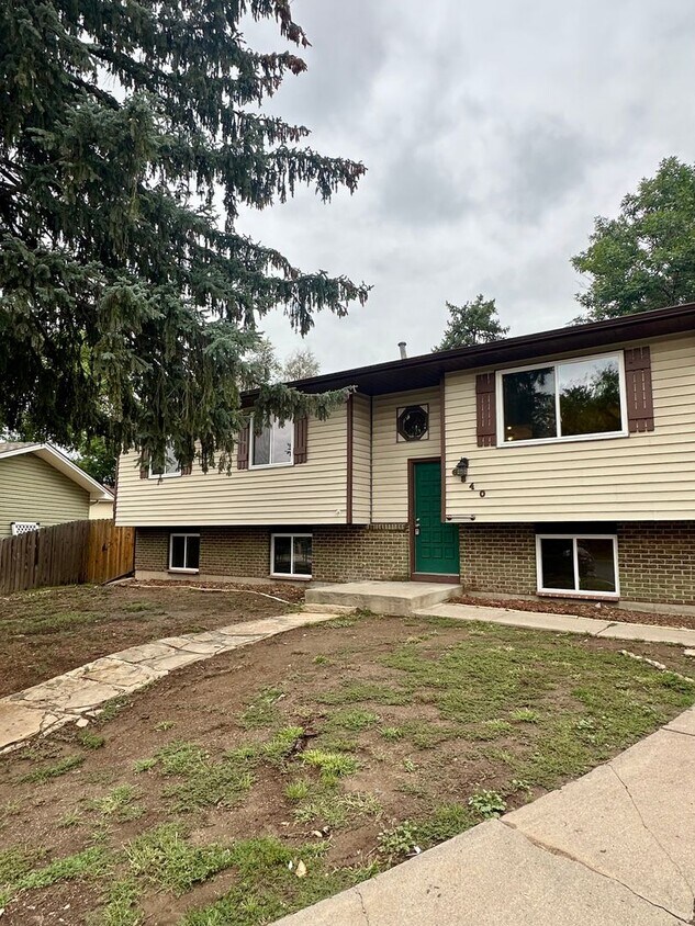 Foto principal - Updated Split-Level Gem | 5BD, 3BA | Large...