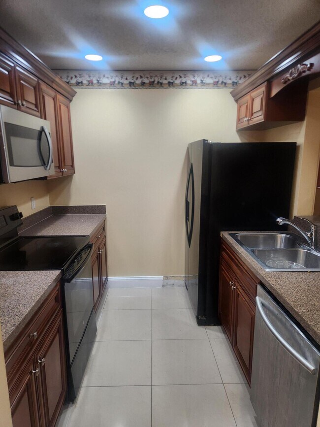 Foto del edificio - 5231 Pine Abbey Dr S